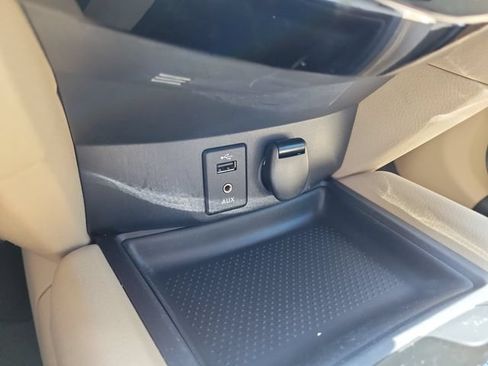 Used 2016 Nissan Rogue SV w/ SV Premium Package FWD image 31