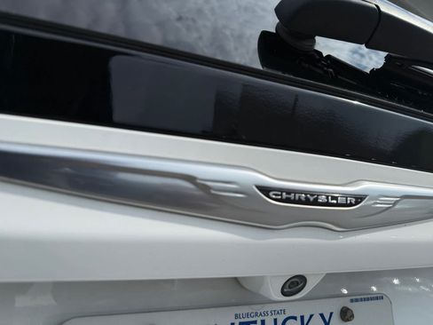 Used 2022 Chrysler Voyager LX FWD image 16