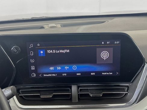 Used 2025 Chevrolet Trax LT w/ LT Convenience Package image 19