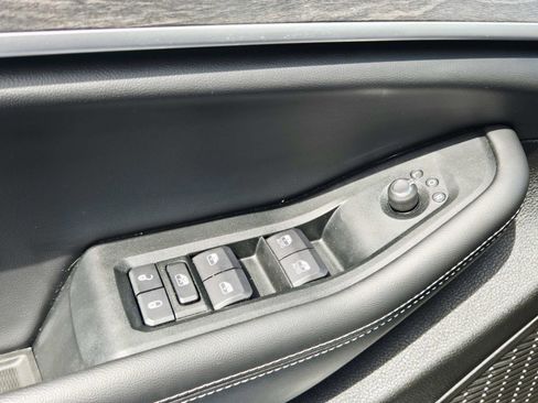 Used 2024 Jeep Grand Cherokee Limited image 40