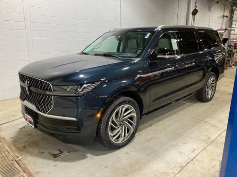 Used 2026 Lincoln Navigator L Reserve AWD/4WD image 1