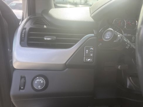 Used 2015 Chevrolet Suburban LT image 10
