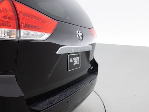 Used 2014 Toyota Sienna Limited w/ Limited Premium Package image 16