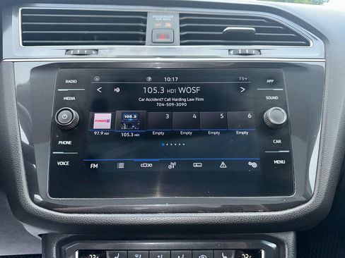 Used 2021 Volkswagen Tiguan SE FWD image 22