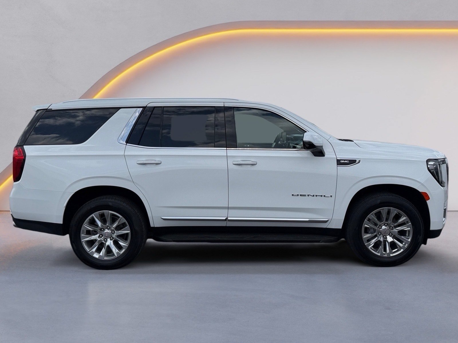 Used 2023 GMC Yukon Denali AWD/4WD image 2