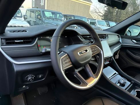 New 2026 Jeep Grand Cherokee Altitude image 8