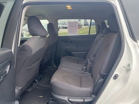 Used 2023 Toyota Highlander LE image 10