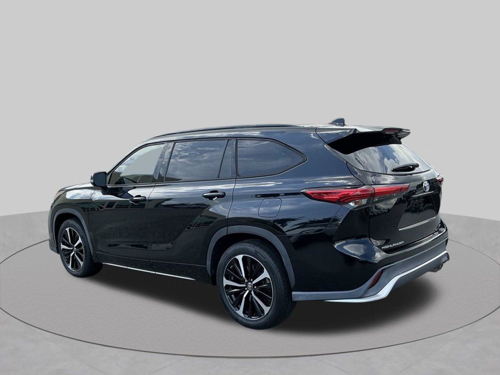 Used 2021 Toyota Highlander XSE FWD image 8