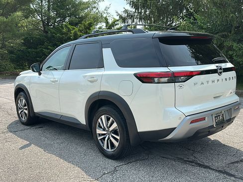 Certified 2024 Nissan Pathfinder SL w/ Cargo Package image 8