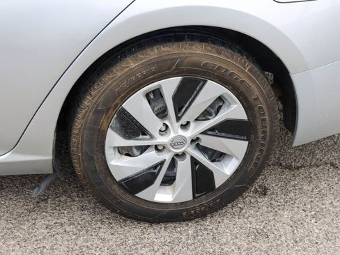 Used 2024 Nissan Altima 2.5 S FWD image 27