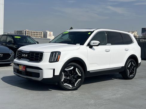 Used 2023 Kia Telluride S w/ S Sunroof Package image 3