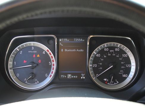 Used 2019 Nissan Titan SV w/ SV Convenience Package image 24