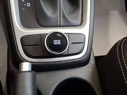 Certified 2025 Hyundai Venue SEL FWD image 24