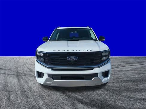 New 2026 Ford Expedition Max Platinum image 9
