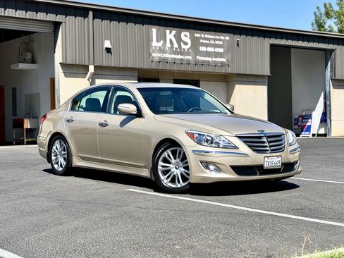 Used 2012 Hyundai Genesis 3.8 w/ Premium Pkg RWD image 1