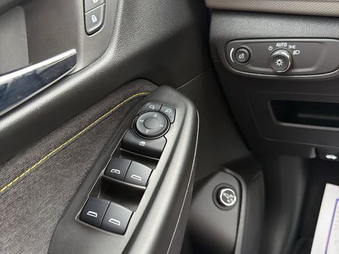 Used 2025 Chevrolet TrailBlazer ACTIV w/ Convenience Package FWD image 17