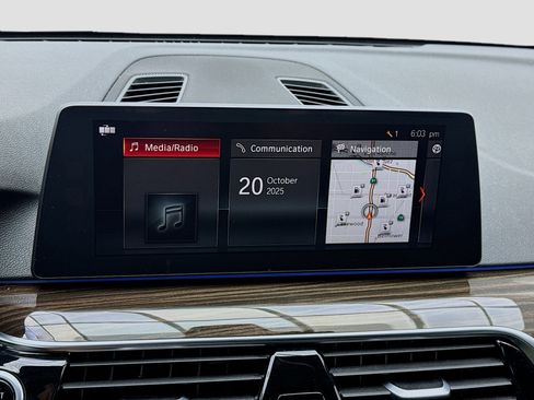 Used 2018 BMW 530e 530e iPerformance image 11