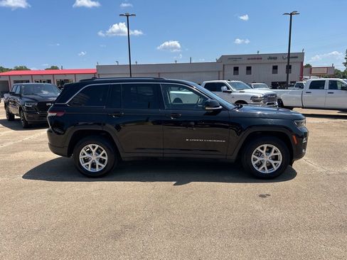 Used 2023 Jeep Grand Cherokee Limited image 6