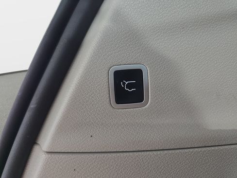 Used 2023 Chrysler Pacifica Touring-L FWD image 28