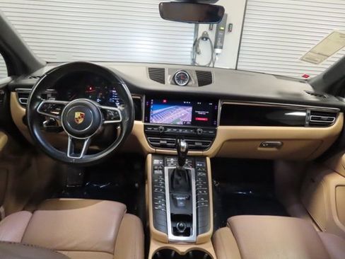 Used 2020 Porsche Macan image 27