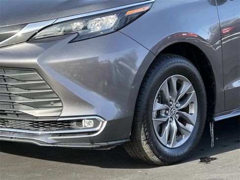 Used 2024 Toyota Sienna XLE image 8