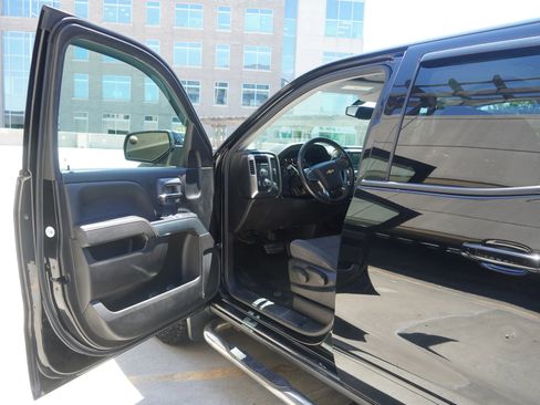 Used 2018 Chevrolet Silverado 1500 LT AWD/4WD image 9