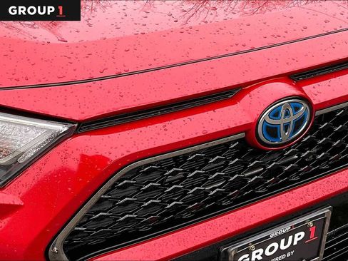 Used 2021 Toyota RAV4 SE image 29