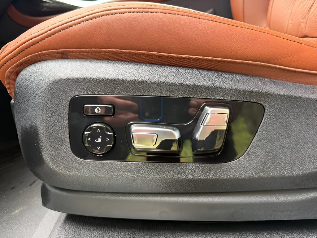 New 2027 BMW X7 xDrive40i w/ Executive Package AWD/4WD image 11