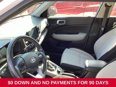 Used 2025 Hyundai Venue SEL FWD image 9