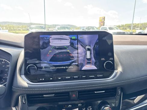 Used 2022 Nissan Rogue SL w/ SL Premium Package image 17