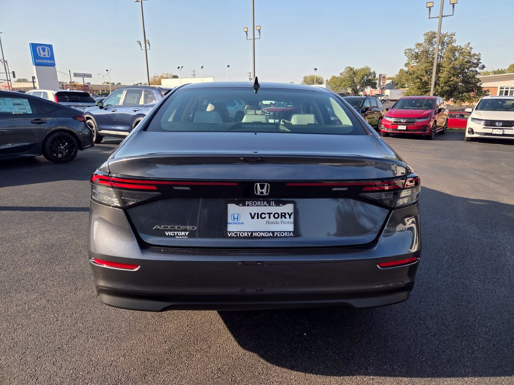 Certified 2025 Honda Accord SE image 6