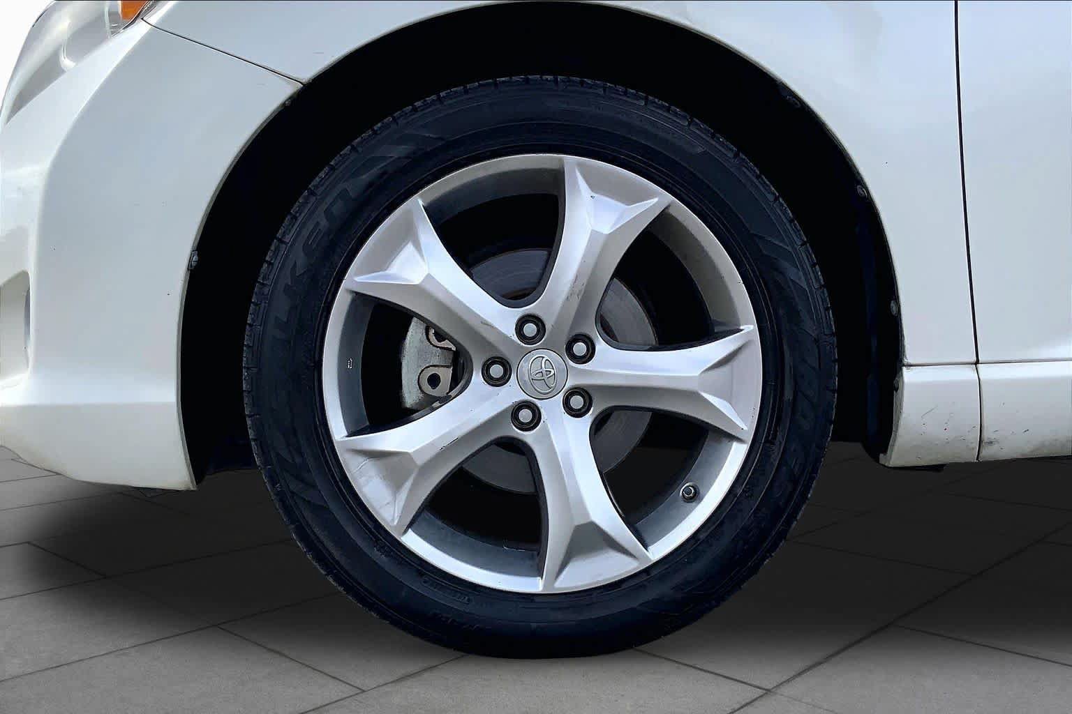 Used 2010 Toyota Venza AWD image 9