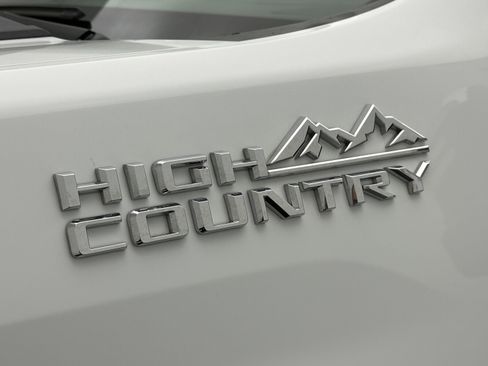 Used 2022 Chevrolet Silverado 3500 High Country image 11