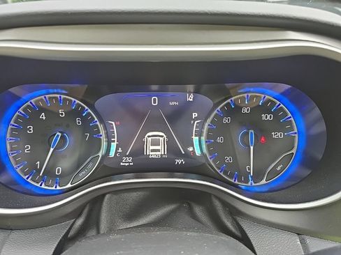 Used 2024 Chrysler Pacifica Touring-L FWD image 21