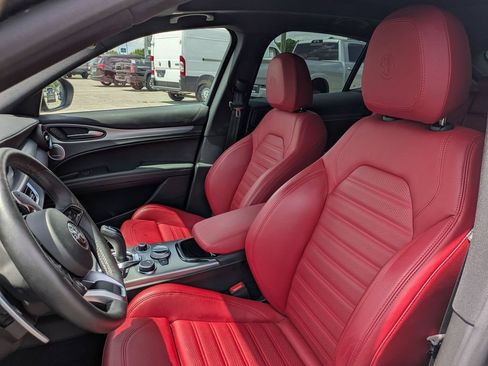 Used 2024 Alfa Romeo Stelvio Veloce AWD/4WD image 15
