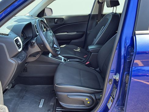 Used 2023 Hyundai Venue Limited FWD image 12
