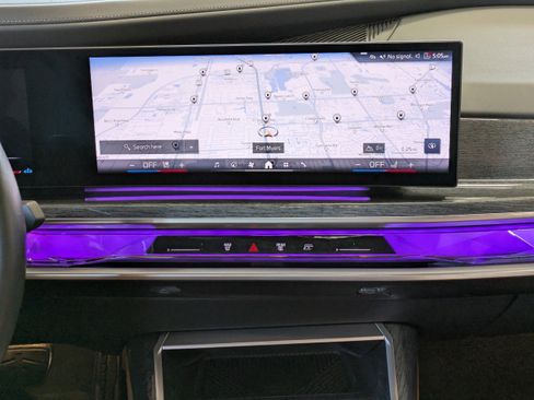 Used 2023 BMW 740i image 18