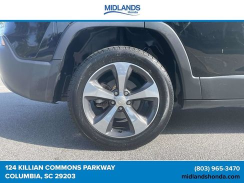 Used 2019 Jeep Cherokee Limited FWD image 7
