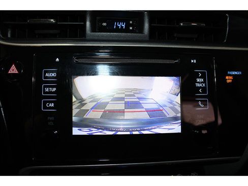 Used 2018 Toyota Corolla LE image 29