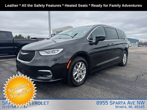 Used 2025 Chrysler Pacifica Select FWD image 7
