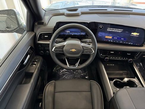 New 2026 Chevrolet Suburban Premier image 5