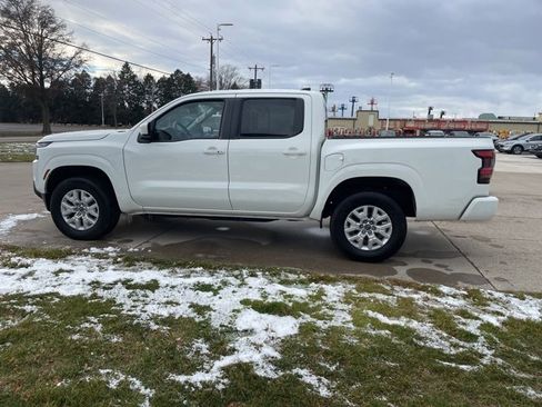 Used 2024 Nissan Frontier SV w/ SV Convenience Package image 10