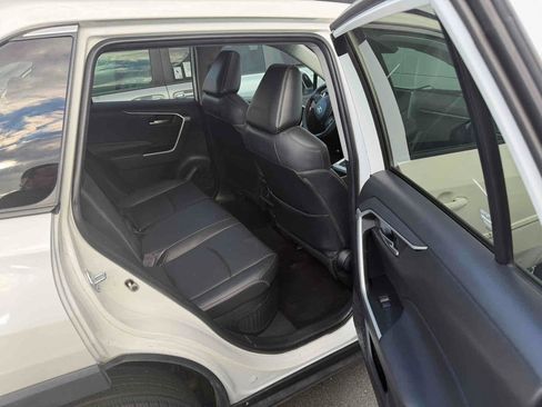 Used 2021 Toyota RAV4 XLE Premium image 10