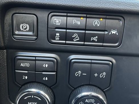 Used 2025 Chevrolet Tahoe Z71 image 36