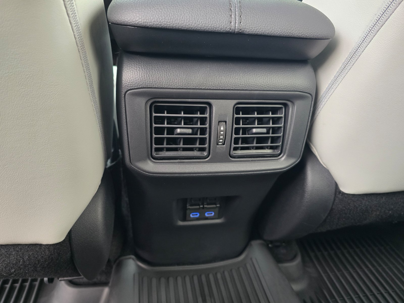 Used 2022 Toyota RAV4 XLE Premium AWD/4WD image 25