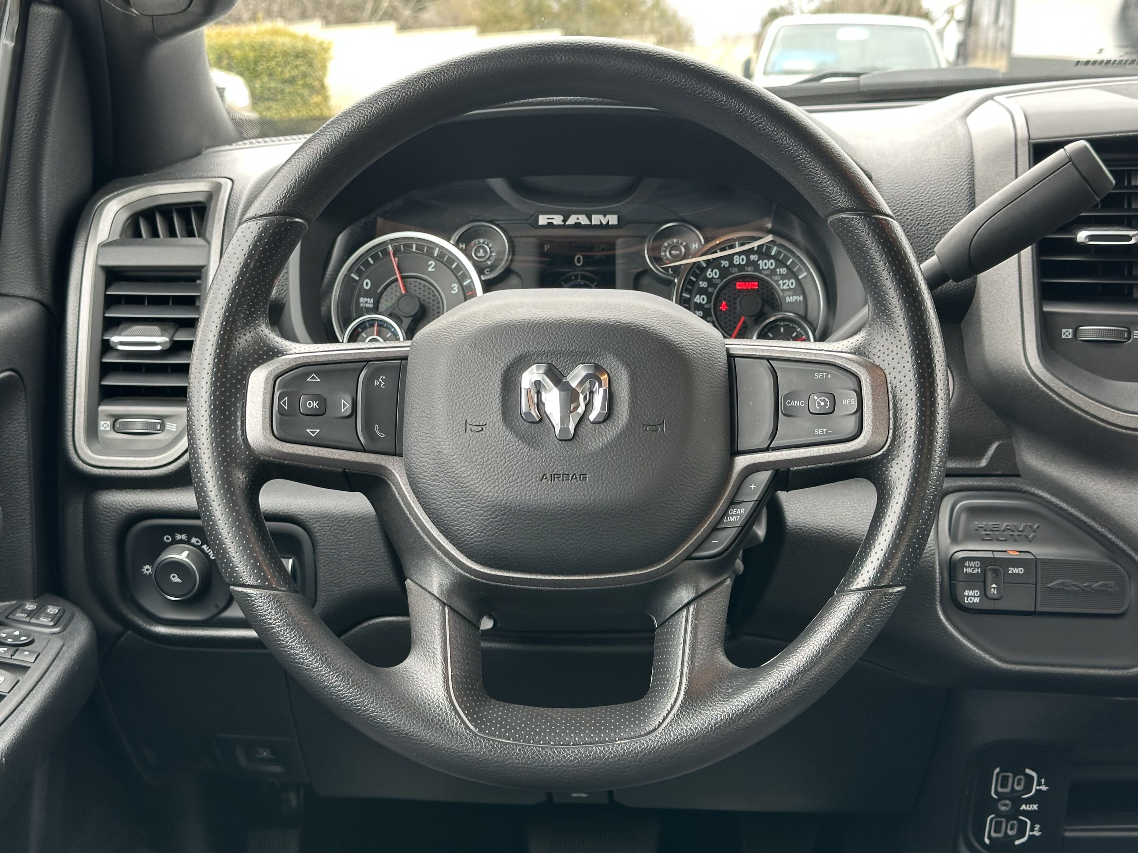 Used 2024 RAM 3500 Tradesman w/ Chrome Appearance Group AWD/4WD image 16