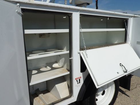 Used 2007 Ford F550 2WD Regular Cab Super Duty image 14