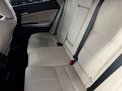 Used 2013 Honda Crosstour EX image 10