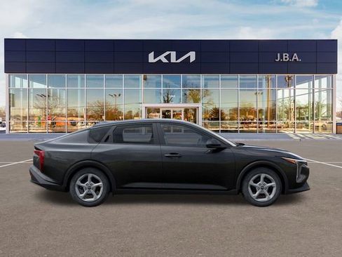 New 2025 Kia K4 LXS image 8