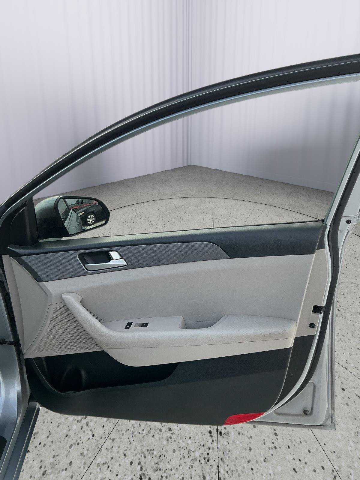 Used 2016 Hyundai Sonata SE FWD image 24